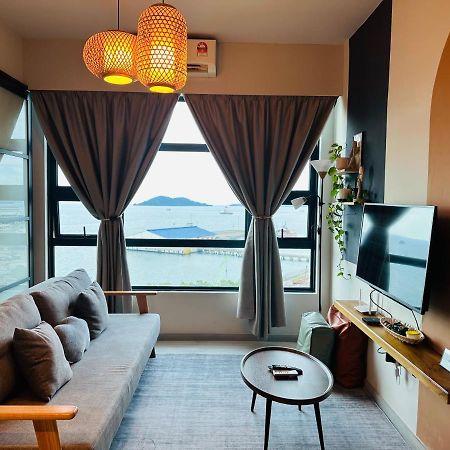 Jesselton Quay - Suite 1 By Staycation Suites Kk Kota Kinabalu Exterior photo