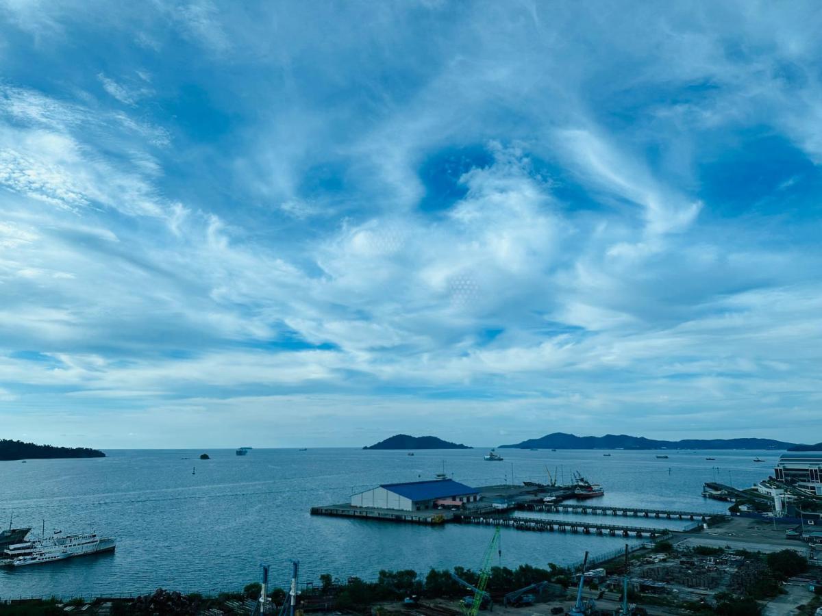 Jesselton Quay - Suite 1 By Staycation Suites Kk Kota Kinabalu Exterior photo